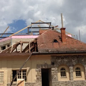 Oprava strechy Topoľčianky